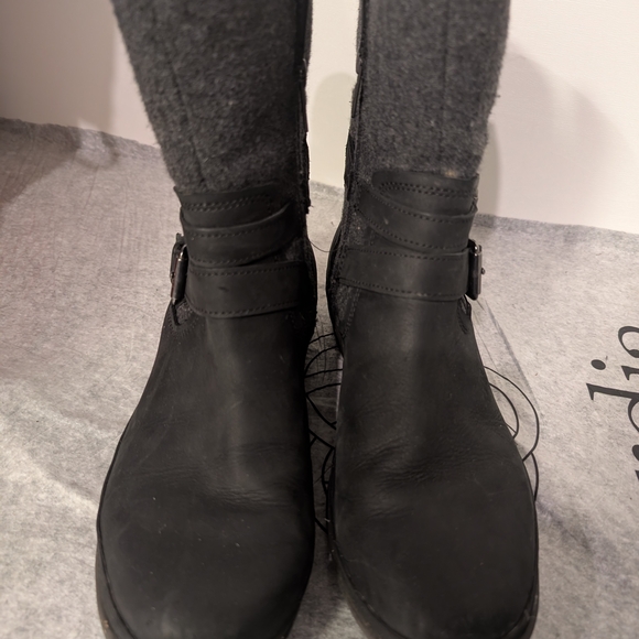 UGG Simmens Black Leather Buckle Shearling Wool Waterproof Boots Size 8 - Picture 5 of 7